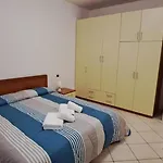 Tony In Διαμέρισμα